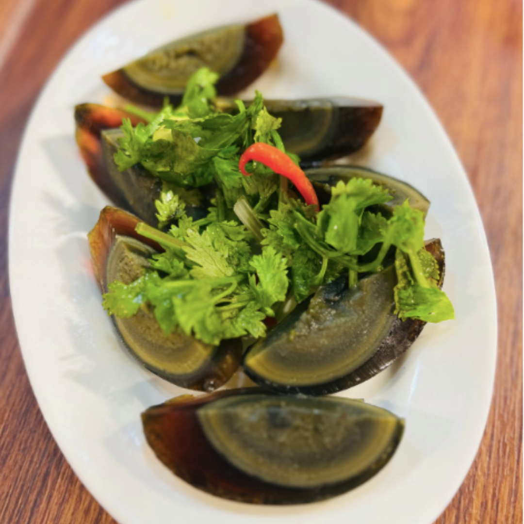 Century Egg served with Ginger Slices (2 Pieces)