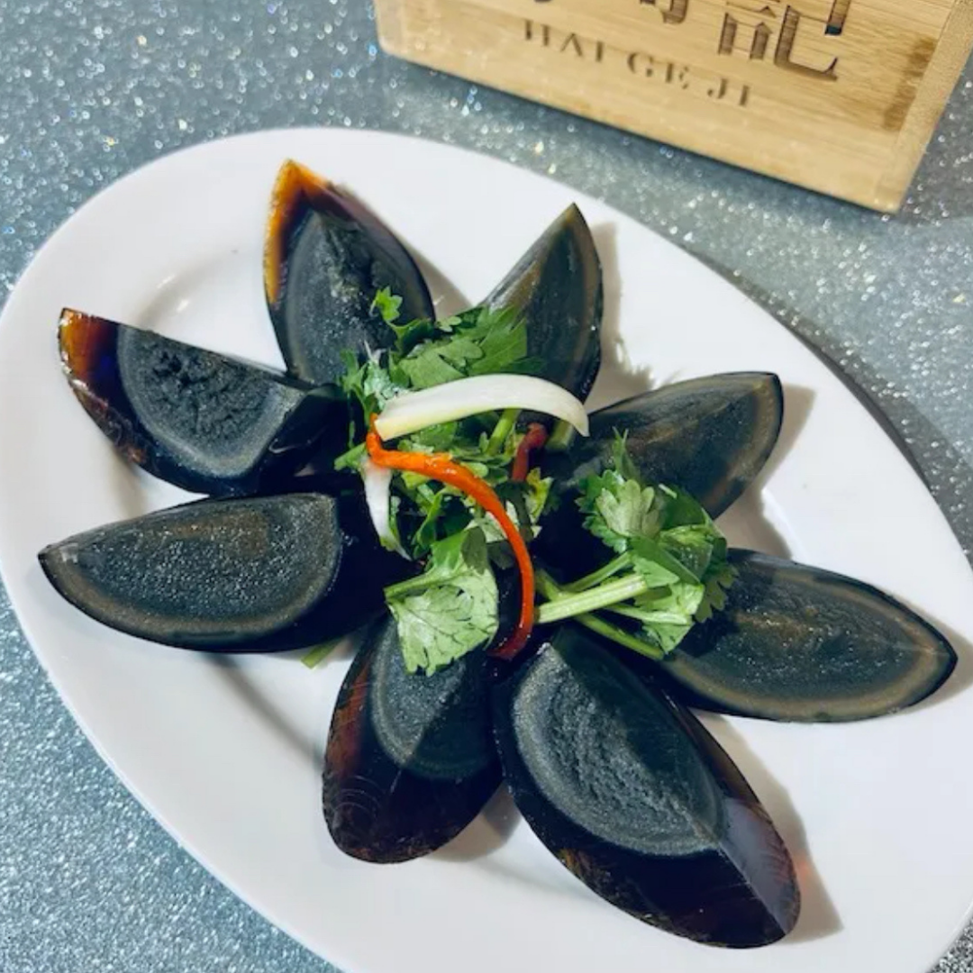 Century Egg served with Ginger Slices (2 Pieces)