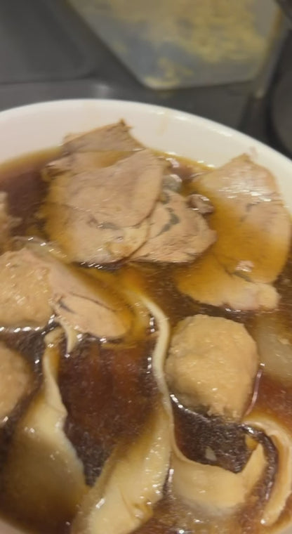 Sliced Beef with Soup and Beef Balls (Dry/Soup)